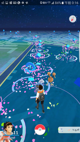 ゲーム内で見た東京・世田谷公園の様子。ルアーモジュールが設置されているポケストップは花びらが散っているように見える