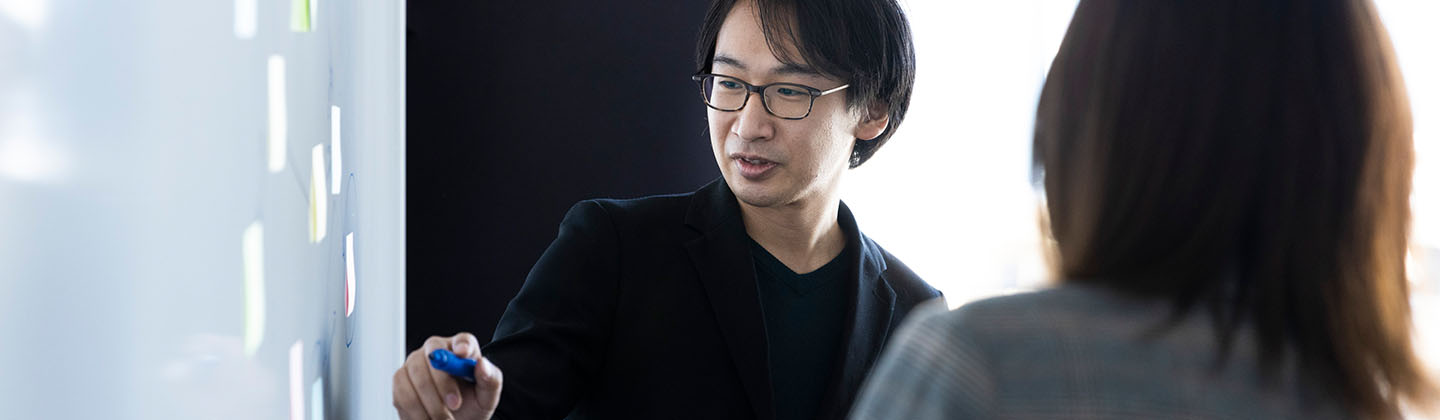 探讨将个人炽烈信念与严密游戏机制深度融合的策划素养