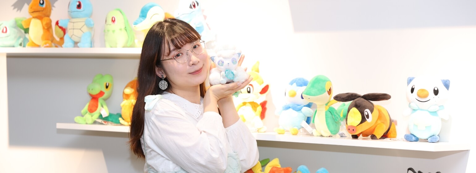 与团队研讨官方原画的色彩细节与构图张力